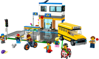 LEGO&reg; City - Schule mit Schulbus