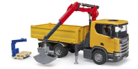 Bruder - Scania Super 560R Baustellen- LKW Kran und 2 Paletten