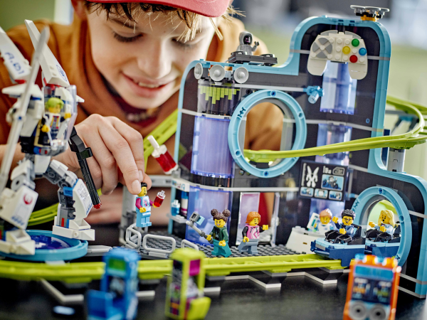 LEGO® City - Achterbahn mit Roboter-Mech