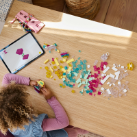 LEGO&reg; Classic - Zauberbox mit durchsichtigen Steinen