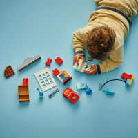 LEGO&reg; DUPLO&reg; Disney- McQueens Besuch in Docs...