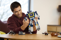 LEGO® Icons - Transformers: Soundwave