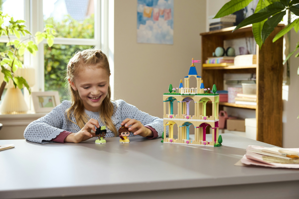 LEGO® Disney Princess - Die Mini-Prinzessinnen Belle und Tiana mit ihrem Schloss
