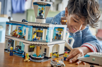 LEGO® City - Flughafen mit Flugzeug
