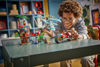 LEGO® NINJAGO - Showdown am Baumhaus mit dem Ninja-Bike