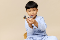 LEGO® Star Wars™ - Der Mandalorianer und Grogu auf ihrem Speeder Bike™