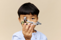 LEGO® Star Wars™ - Der Mandalorianer und Grogu auf ihrem Speeder Bike™