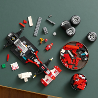 LEGO® Icons - Ferrari F2004 und Michael Schumacher