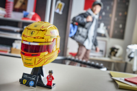 LEGO Editions - Scuderia Ferrari HP Lewis Hamilton Helm