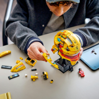 LEGO Editions - Scuderia Ferrari HP Lewis Hamilton Helm