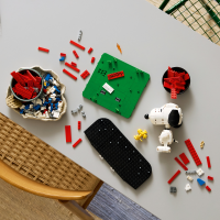 LEGO® Ideas - Peanuts: Snoopys Hundehütte